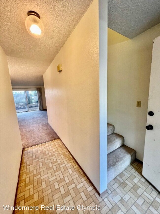 Building Photo - 2 br, 1.5 bath House - 1605 16th Ct SE Unit B