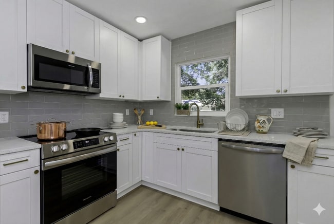 Building Photo - 2710 Boca Ciega Dr N