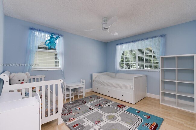 Building Photo - 4020 Crystal Lake Dr