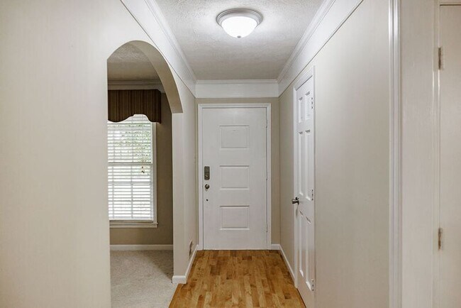 Building Photo - 1110 Maple Cir