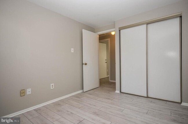 Building Photo - 8 Hines Ct