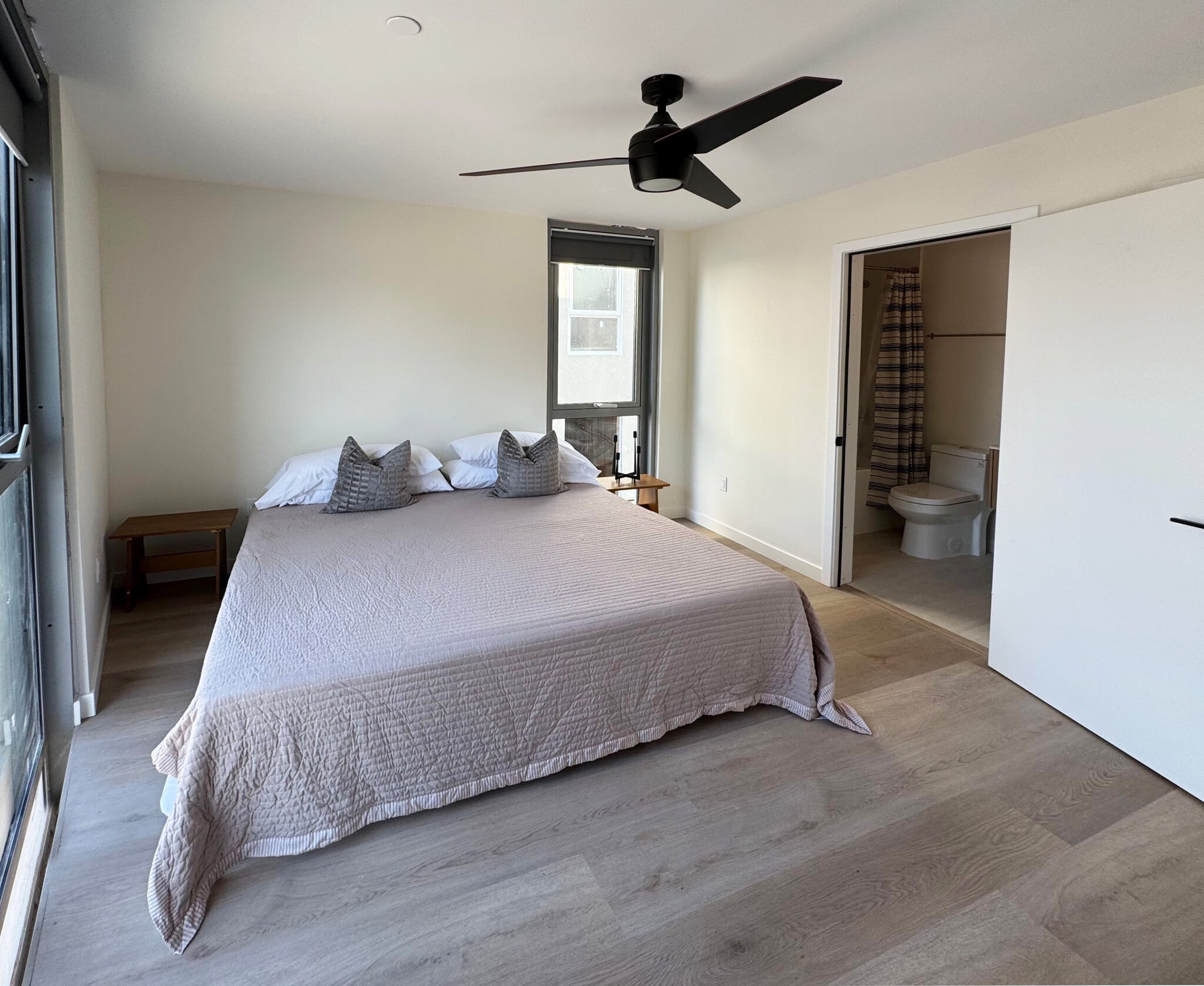 Building Photo - 4548 Huntington Dr S