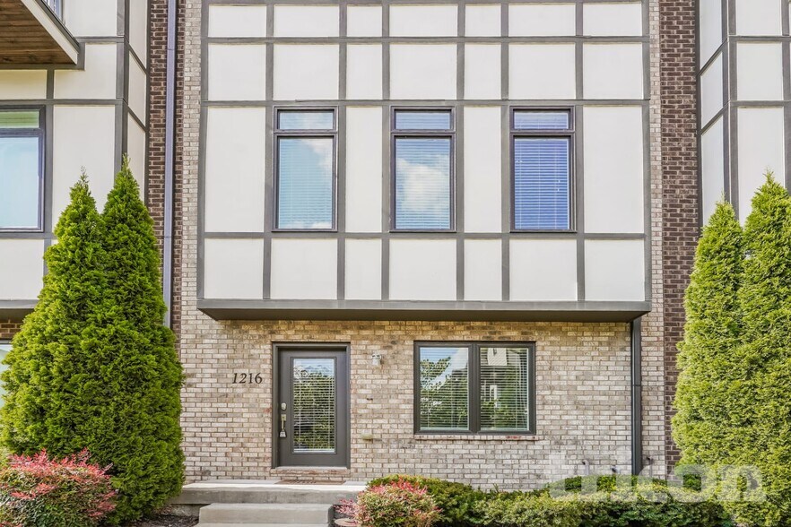 Primary Photo - 1216 Hillwood Private Cove