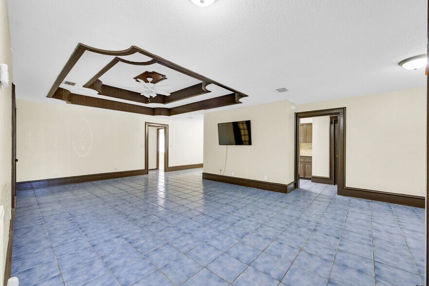 Building Photo - 2316 Pin Oak Rd