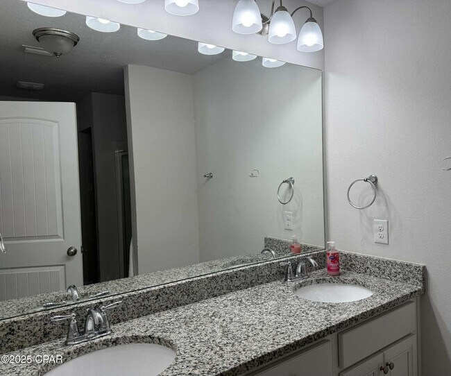 Building Photo - 7578 Shadow Lake Dr