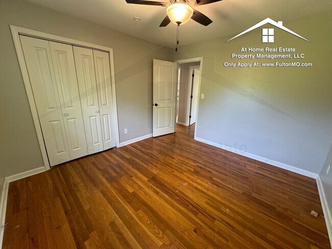 Building Photo - 1304 Bradley Ln