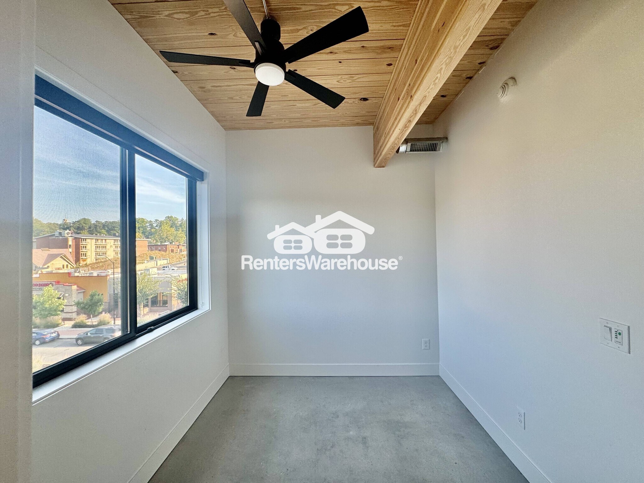 Building Photo - 2701 Ingersoll Ave