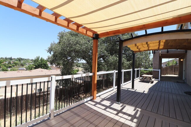 Building Photo - Beautiful Templeton Home