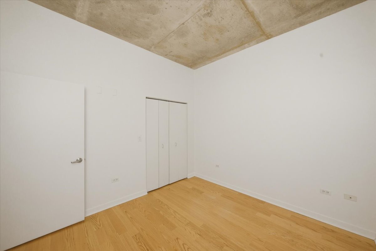 Building Photo - 235 W Van Buren St