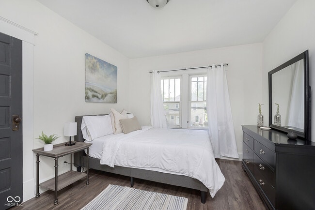 Building Photo - 1432 Sturm Ave