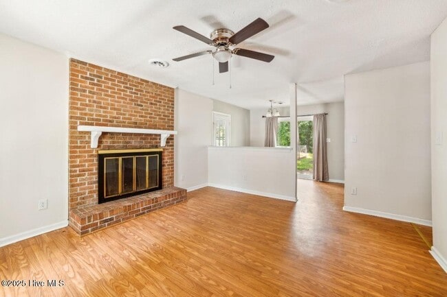 Building Photo - 210 Stillwood Dr
