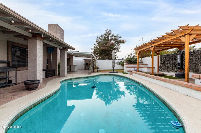 Building Photo - 2744 E Windrose Dr