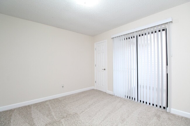 Building Photo - Spacious 2BD/1BA Apartment in Benjamin Oak...