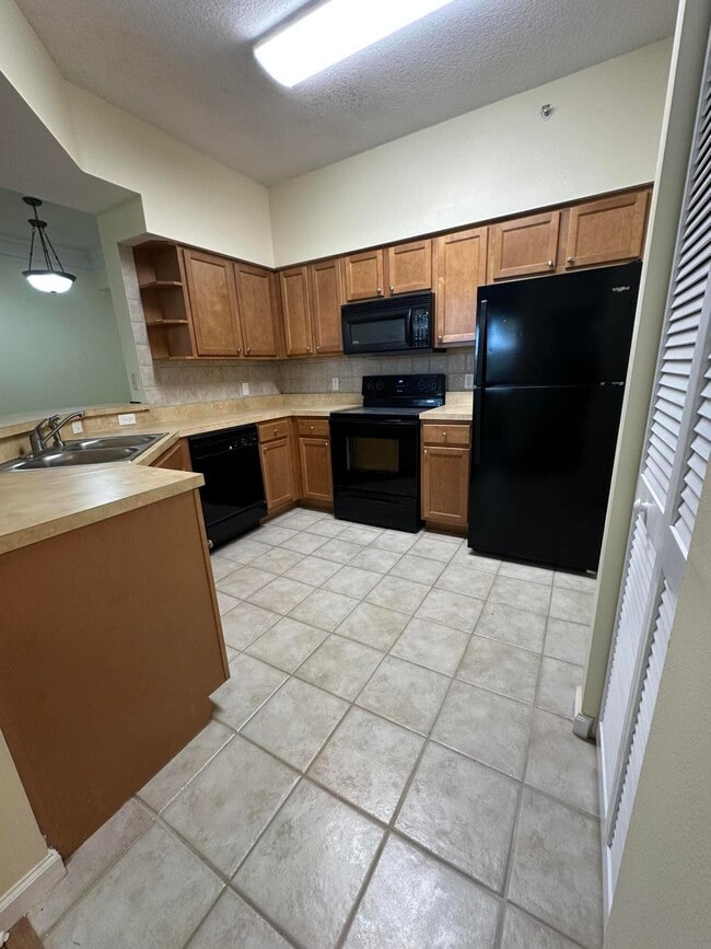 Building Photo - 9905 Baywinds Blvd