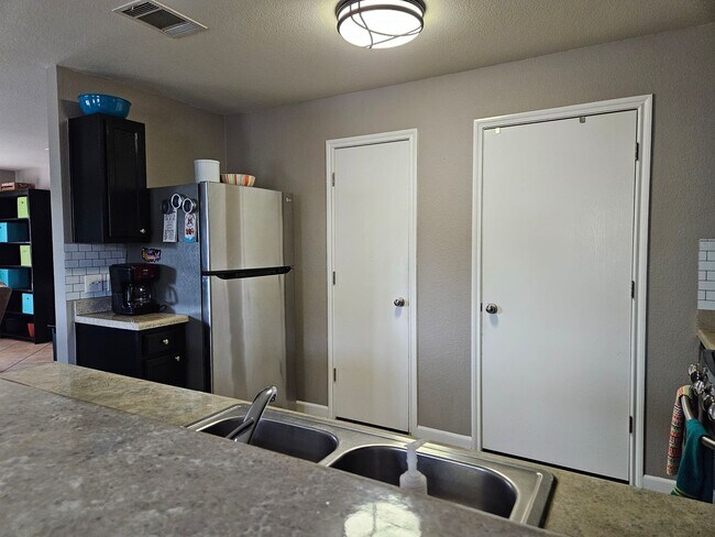 Building Photo - 4 Bedroom Corner Lot 2 Story Home