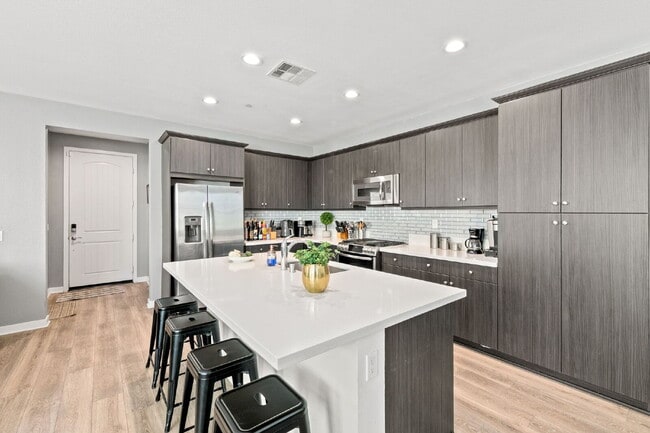 Building Photo - Love your life at Escaya in Chula Vista! 4Bed/2.5Ba attached garage home for rent