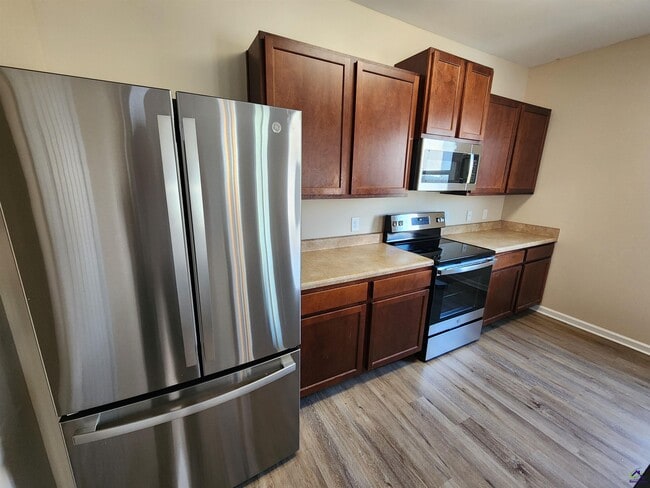Building Photo - 223 Flowing Meadows Dr