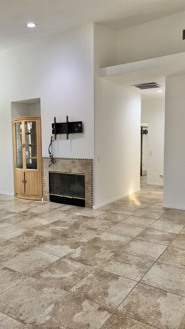 Building Photo - 3 Bedrooms and 3 Bathrooms Save $500 Move-in by April 1st!!