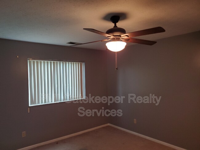 Building Photo - 7226 Creekview Dr