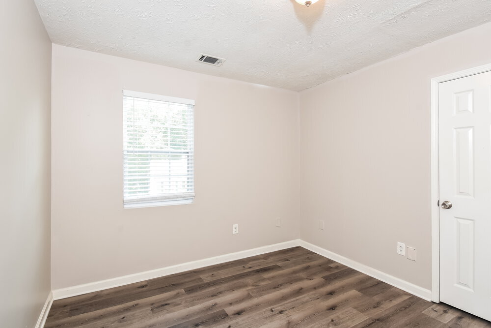 Building Photo - 5895 Brookside Dr SE