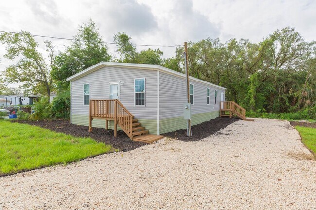 Building Photo - 3/2 Brooksville Available Now !