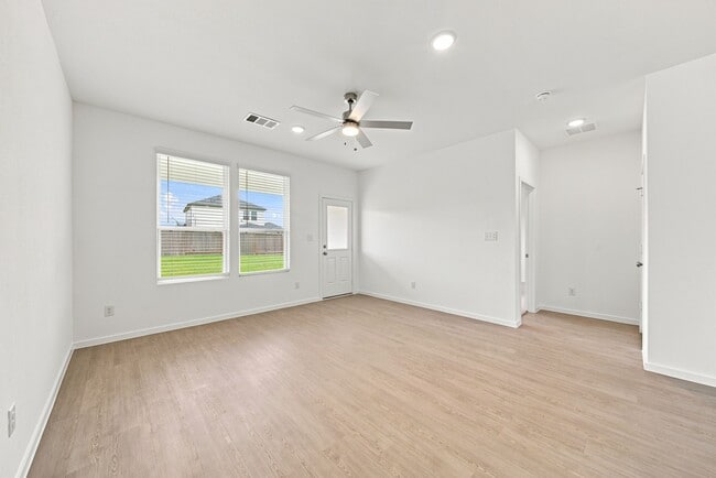 Building Photo - 618 Amber Fls Dr
