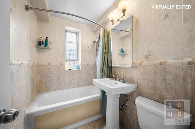 Building Photo - 530 Grand St