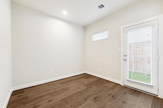 Building Photo - 6310 Brighton Oaks Ln