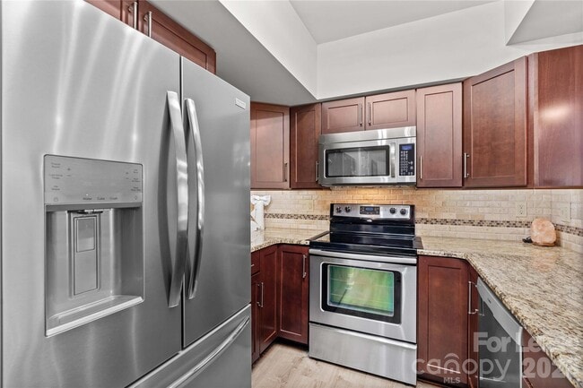 Building Photo - 19843 Henderson Rd