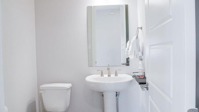 Building Photo - 1561 Sawmill Xing