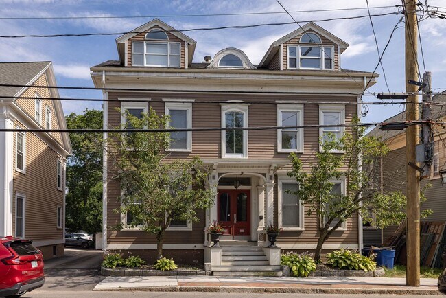 Building Photo - 314 Islington St