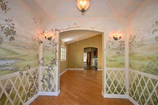 Building Photo - Beautiful Mission Viejo 5 bedroom 2.5 bathroom plus den home