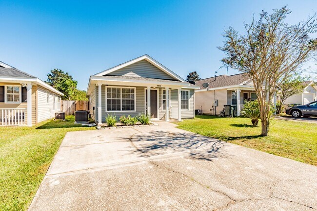 Building Photo - Well-maintained cottage home in Bellview