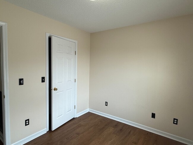 Building Photo - 129 Meadowlark Drive