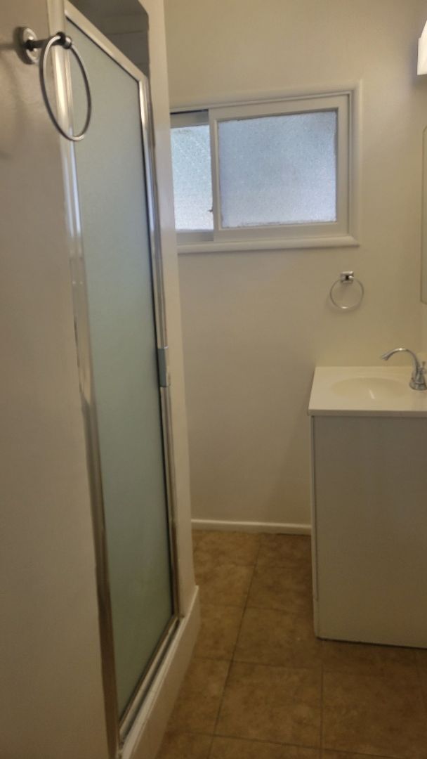 Building Photo - 4-bedroom 3 bath house in Granada Hills