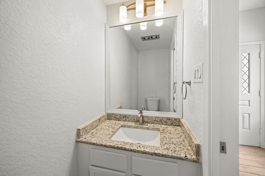 Powder bath - 8103 N New Braunfels Ave #5