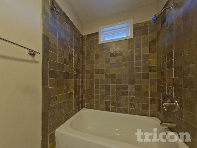 Building Photo - 7512 Skylake Ct