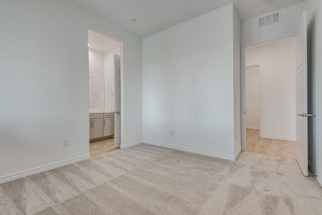 Building Photo - Single story in the exclusive master planned community of Heritage in Stonebridge!