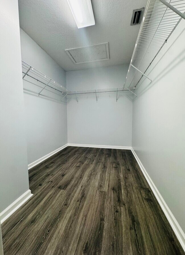 Building Photo - 77 Fairways Ln