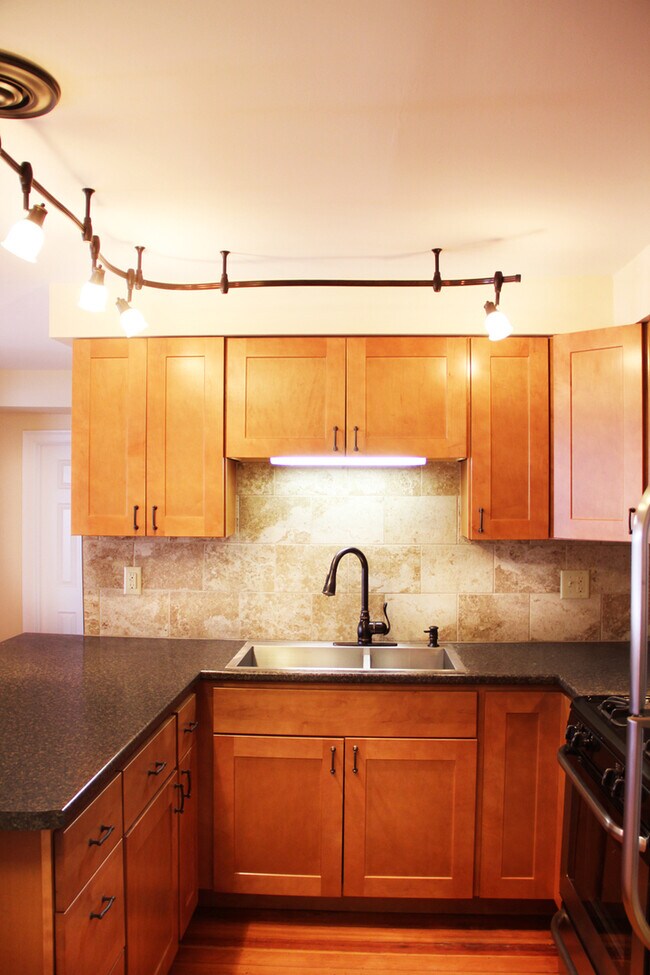 Building Photo - 48 N Champlain St