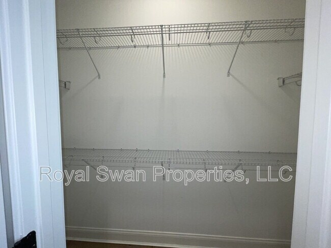 Building Photo - 929 Clearview Ave
