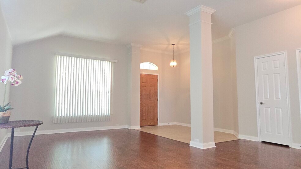 Building Photo - 6800 Oak Falls Dr