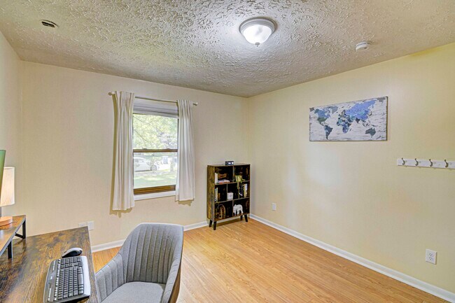 Building Photo - 3217 Dogwood Ln