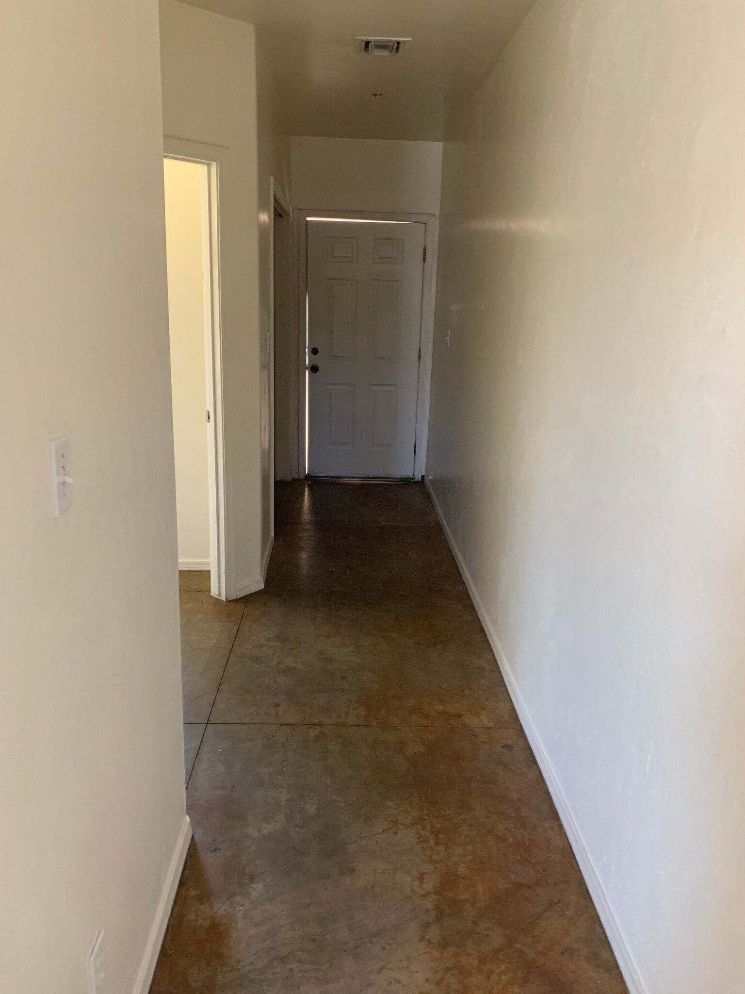 Building Photo - 422 Avenida Oriol