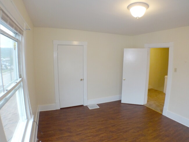 Building Photo - West Street Townhouses