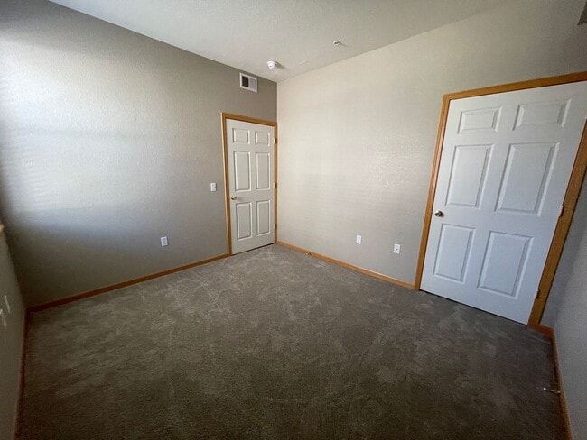 Building Photo - 3945 Landings Dr