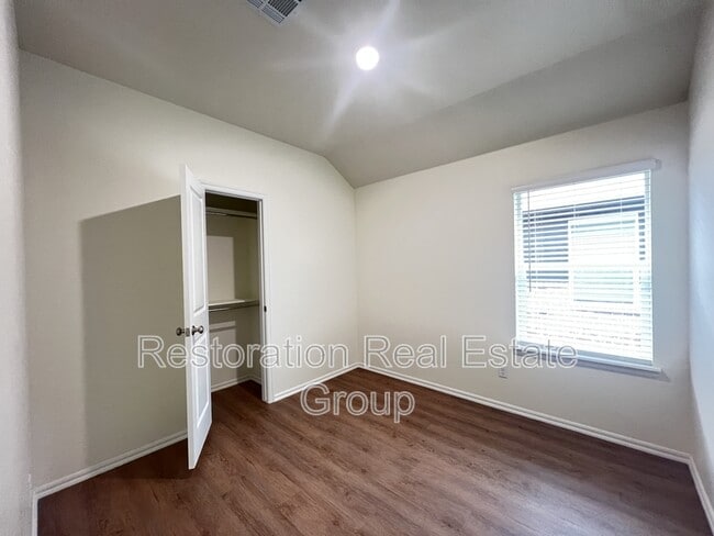 Building Photo - 11411 University