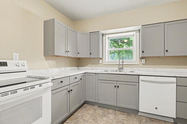 Building Photo - 80 2nd St