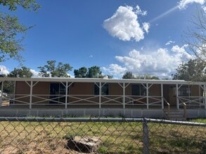 Building Photo - 3 Bedroom Spacious Home - Contact Property Pros