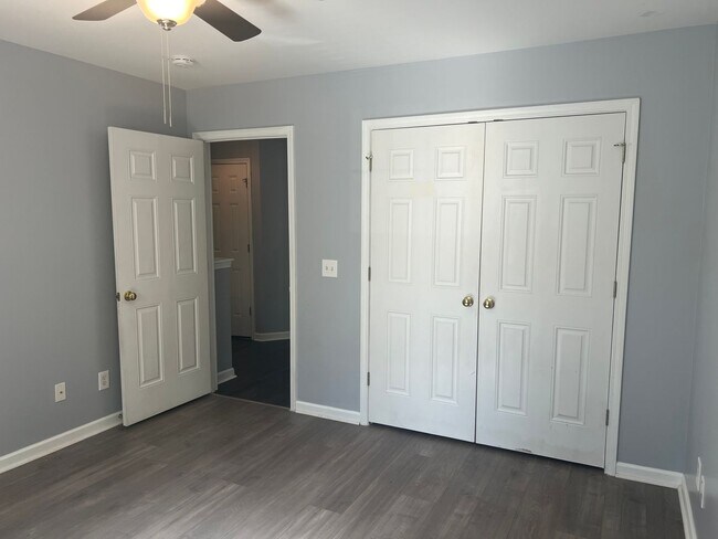 Building Photo - ** 1 Month Free Rent** Beautiful 3 Bedroom/ 2.5 Bath Unfurnished Townhouse in Wellstone!